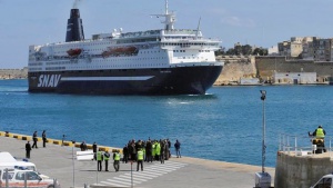 Задържаните в Триполи български моряци се върнаха в България