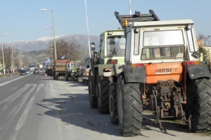 Гръцките земеделци излезнаха на протест на главни пътни възли