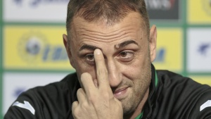 Силни контроли за футболните национали в Япония