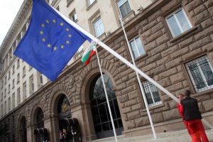 Президентството тества работи ли свободният пазар на ток с обществена поръчка за 40% по-ниска цена