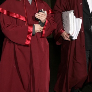 Брюксел подсказва, че е наясно - сами няма да си оправим съдебната система