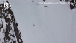 Скиорка оцеля след 300-метрово почти отвесно падане