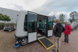 В Холандия тестват първи по рода си безпилотен автобус