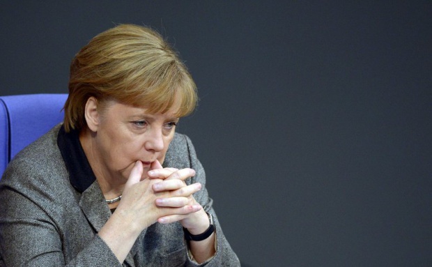 Евакуираха Меркел, заради бомбена заплаха