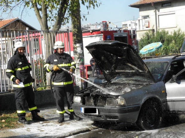 Запалиха кола на адвокат в София