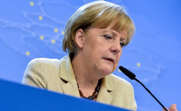 Меркел сама сред свои
