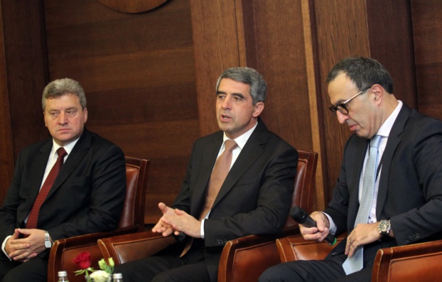 Плевнелиев, Първанов и Стоянов обсъдиха ситуацията в България