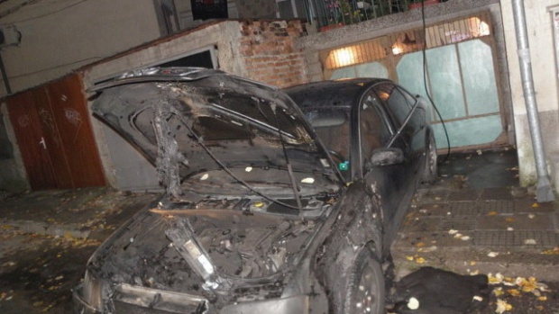 Запалиха колата на съпругата на Иван Тотев