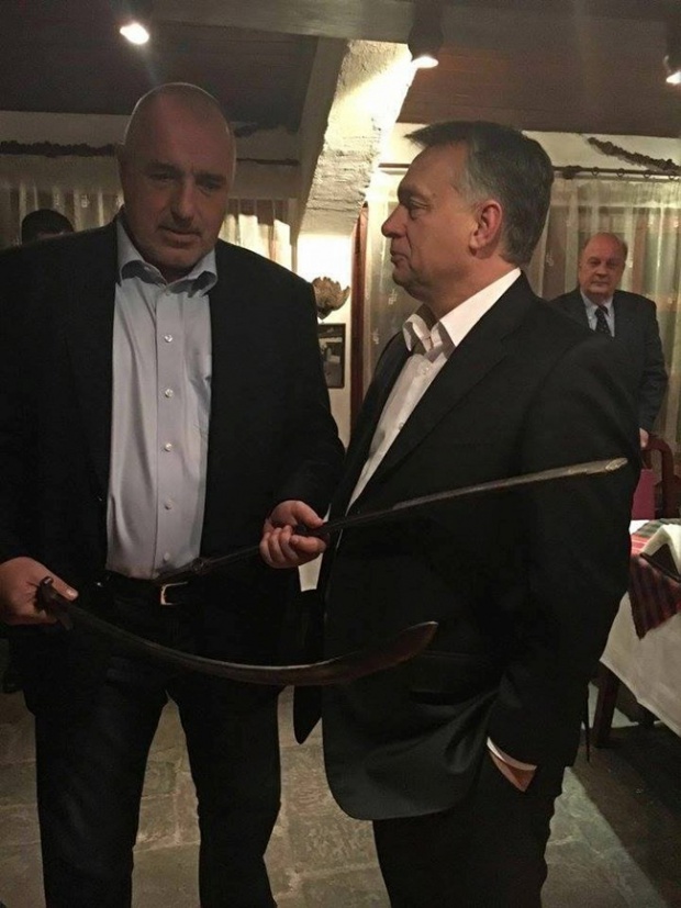 Виктор Орбан ми подари сабя от 1837 година, похвали се Борисов