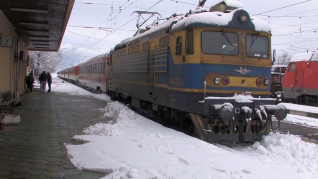 Въстановено е движението на влакове по ж.п. линията Пловдив-София