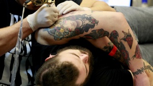 Италия ще включи в кошницата на потребителските цени татуировките и мъжките гащи