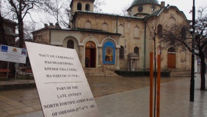 Скандал във Варна, заровиха антични предмети и ги описаха с табели