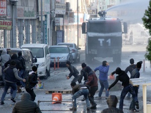 ''Коктейли Молотов'' заваляха към бежански център в Прага