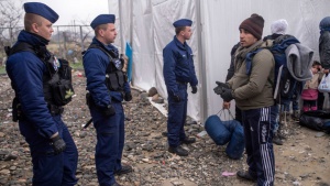 Македония издига втора ограда по границата си с Гърция