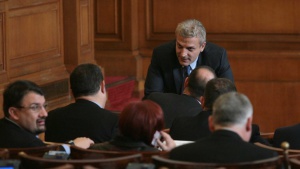 Москов: Защо не и депутатите да се лекуват по два здравни пакета