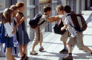 Баща връхлетя в училище и наби двама ученици в Плевен