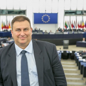 Евродепутатът Емил Радев: ЕК да гарантира, че Турция няма да залее България с бежанци