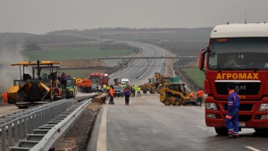 Ударно ремонтират магистрала Марица, в която зейна яма 4 месеца след откриването