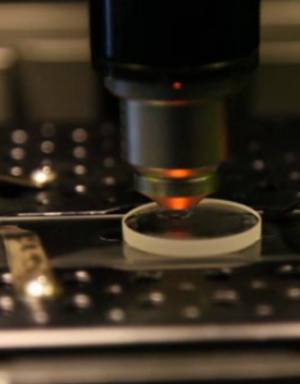 Учени откриха начин за съхраняване на 360 терабайта електронни дани на стъклен диск