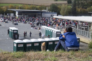 Словения изпраща армията по границата си, за да се пази от бежанци