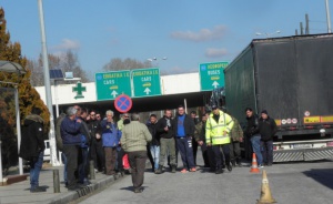 Българските превозвачи блокират ефективно границата с Гърция от понеделник