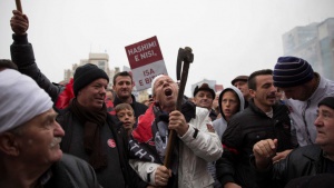 Продължава протестът на опозицията пред парламента в Прищина