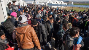 Нова мигрантска вълна приижда напролет! Австрия и Балканите с мерки за спирането й