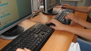 Последни сме в ЕС по онлайн банкиране и пазаруване, водим по използване на видеовръзки и социални мрежи