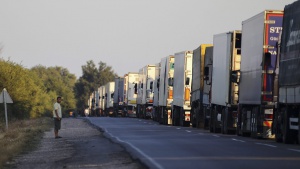 В Украйна се подновява блокадата на руски товарни камиони