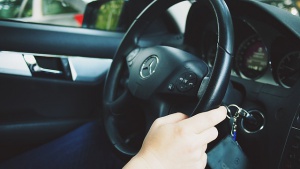 Тъгата и гневът - по-опасни за шофьорите от разговор по мобилния телефон