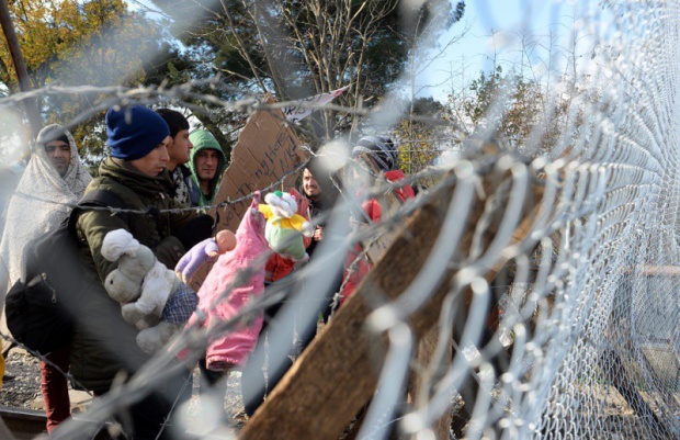 Гърция пред изключване от Шенген, заради "дупките" по границата й