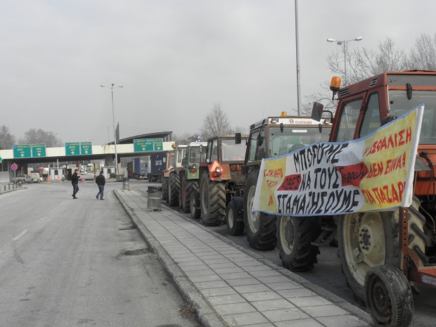Километрични опашки по границата с Гърция заради протеста на фермерите