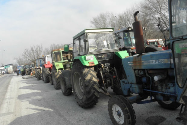 Продължава блокадата на "Кулата", гръцките фермери не отстъпват