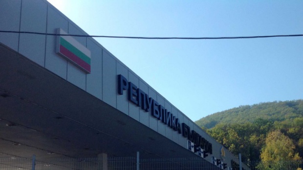 Сърбия: Преминаването на мигранти през България и Сърбия остава нелегално