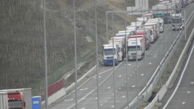 ГКПП ''Илинден'' и ''Кулата'' остават затворени за товарни автомобили