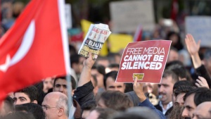Турски съд разпореди затварянето на цяла медийна група