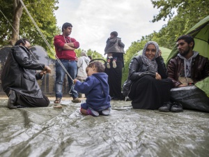 Йотингер: Помощта на ЕС за Турция за бежанците може да се удвои