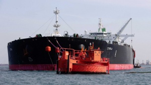Иранският петрол отново потече към Европа