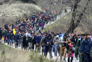 Около 700 мигранти нахлуха нелегално в Македония, трима са загинали