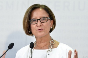 Йохана Микл-Лайтнер: Гърция да спре да внушава лъжливи обещания на мигрантите