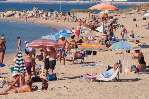 Хотели по морето отказват резервации, били пълни за летния сезон
