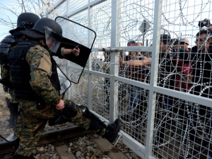 Австрия праща помощ на Македония, за да държи границата затворена "на всяка цена"