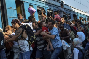 Нилс Муйжниекс: Мигрантите ще тръгнат през България след затварянето на ''Балканския маршрут''