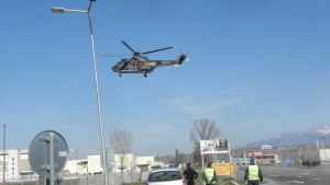 Бойни хеликоптери облитат българо-гръцката граница