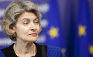 Ирина Бокова представя екипа си пред МВнР