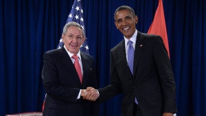 Обама на историческо посещение в Куба, среща се с Раул Кастро