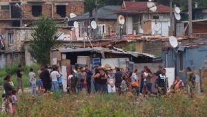 В благоевградската ромска махала събарят незаконни постройки