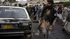 Троен атентат взе най-малко 22 жертви в Йемен