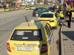 Парламентът одобри на първо четене патентния данък за таксиметрова дейност