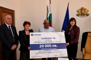 "Евроинс" дари 20 хил. лв. на опожареното училище в Карнобат